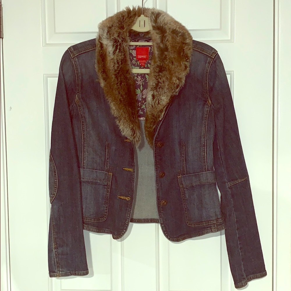 Espirit jean jacket with detachable fur collar